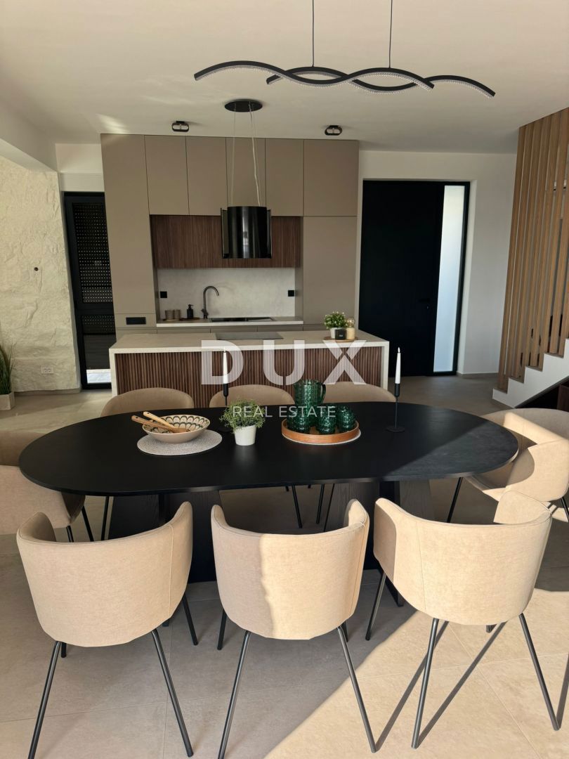 ISOLA DI PAG, KOLAN - villa 200m2 con piscina + area 400m2