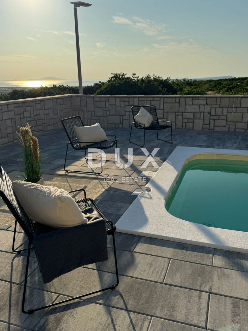 ISOLA DI PAG, KOLAN - villa 200m2 con piscina + area 400m2