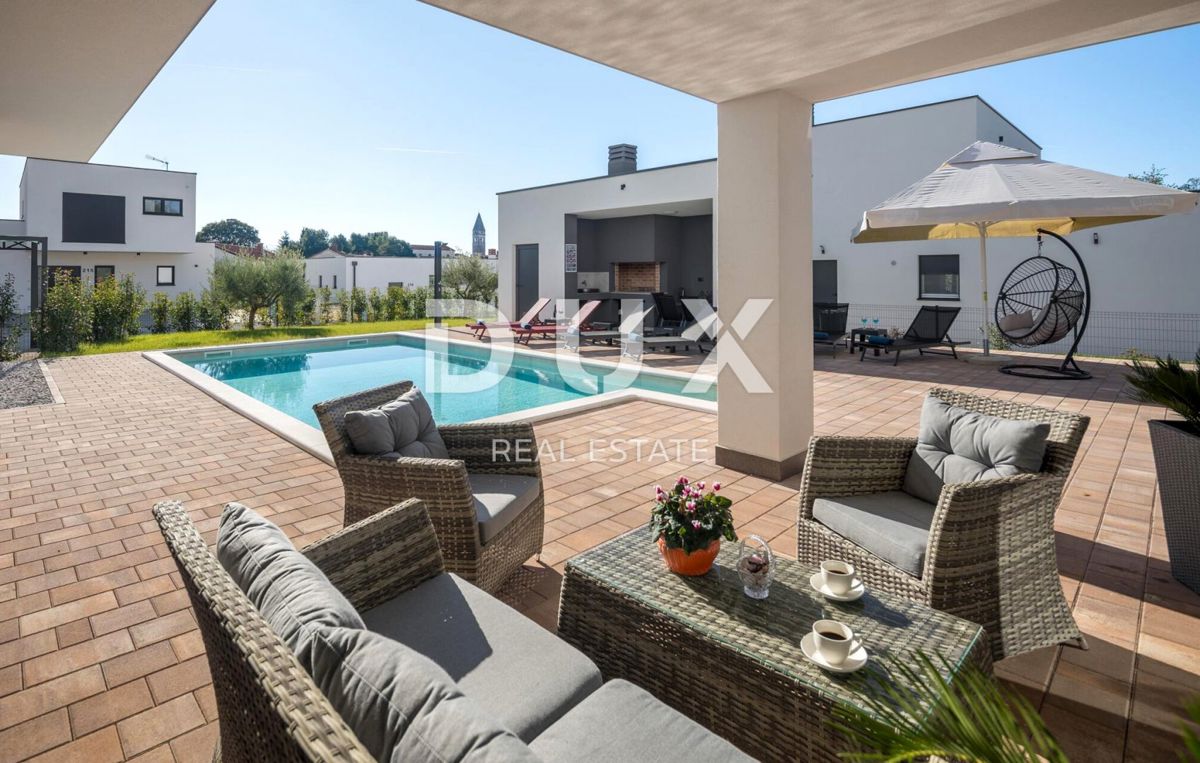 ISTRIA, PARENZO - Casa di architettura moderna con piscina