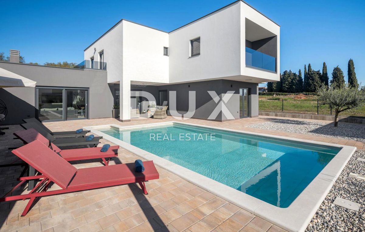 ISTRIA, PARENZO - Casa di architettura moderna con piscina