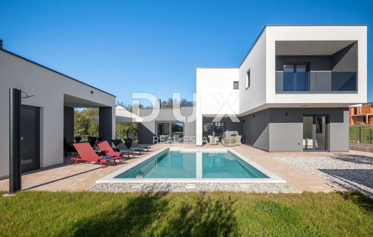 ISTRIA, PARENZO - Casa di architettura moderna con piscina