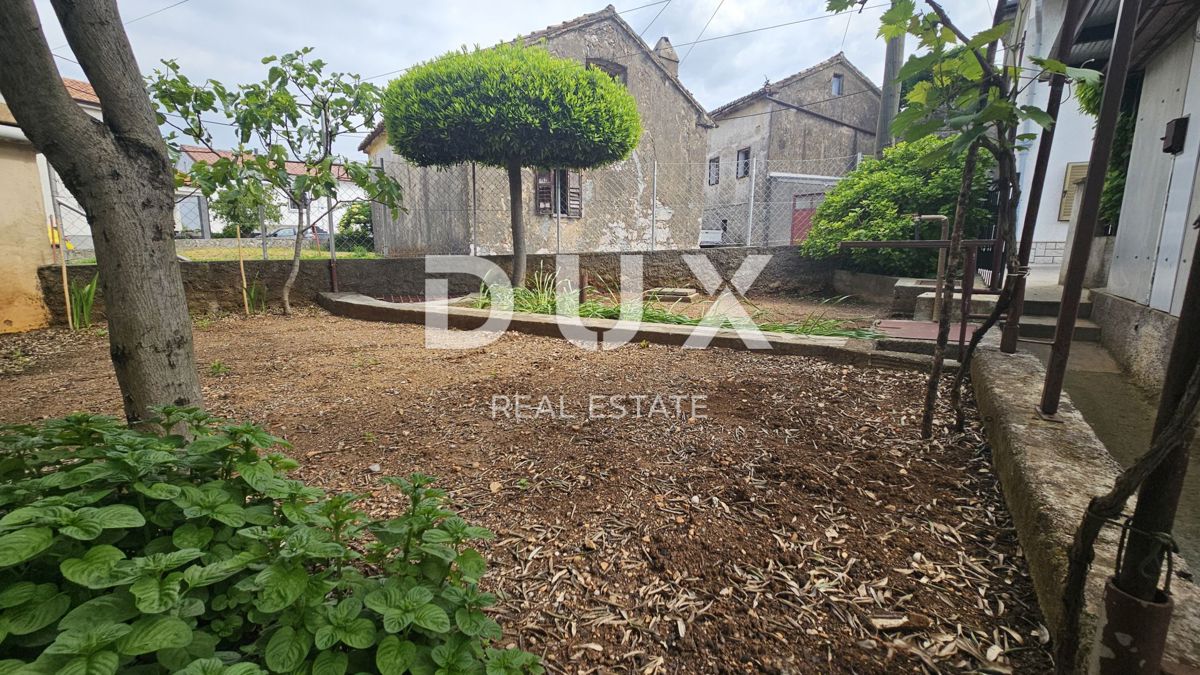 ČAVLE - casa con garage e giardino in un ambiente molto tranquillo