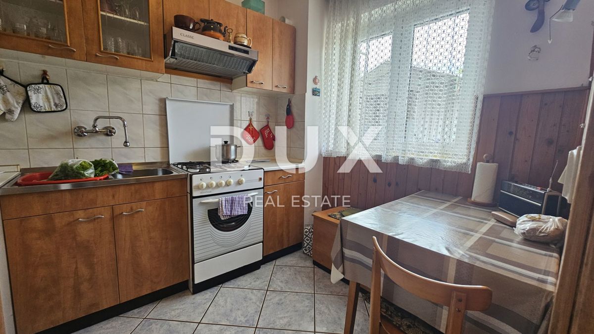 ČAVLE - casa con garage e giardino in un ambiente molto tranquillo