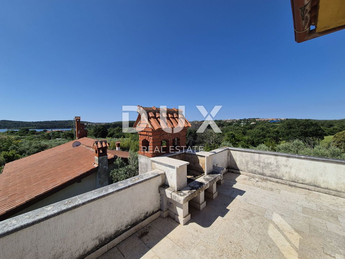 ISTRIA, POMER - Due case circondate da uliveti e boschi con vista mare 