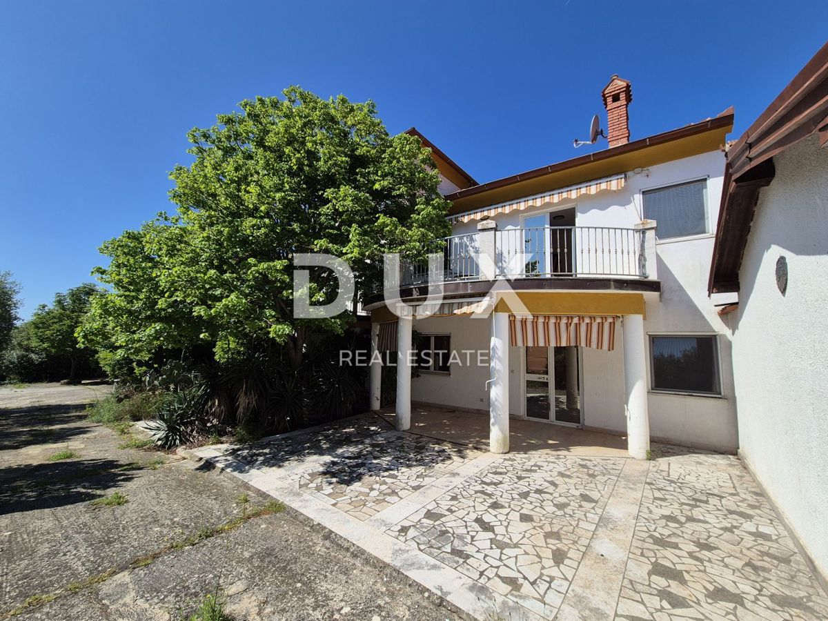 ISTRIA, POMER - Due case circondate da uliveti e boschi con vista mare 