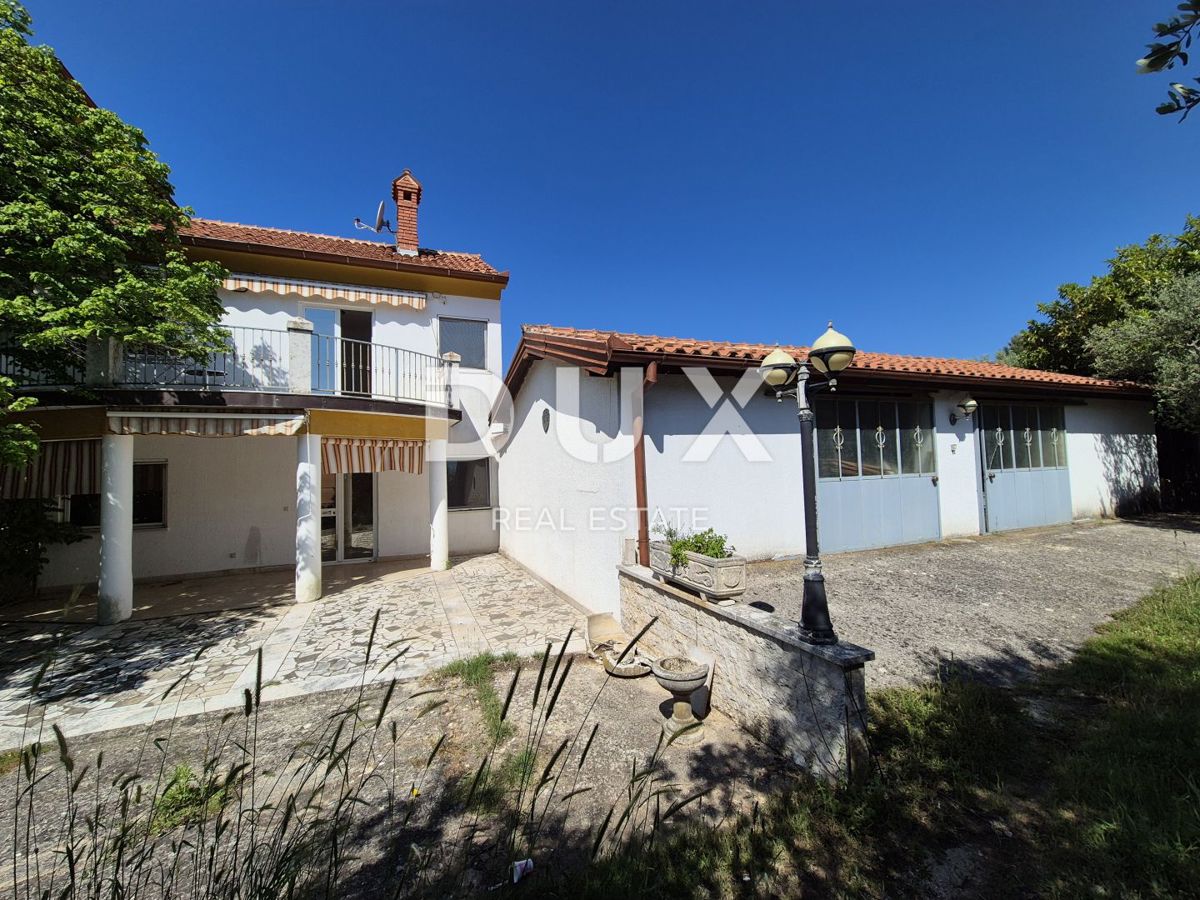 ISTRIA, POMER - Due case circondate da uliveti e boschi con vista mare 