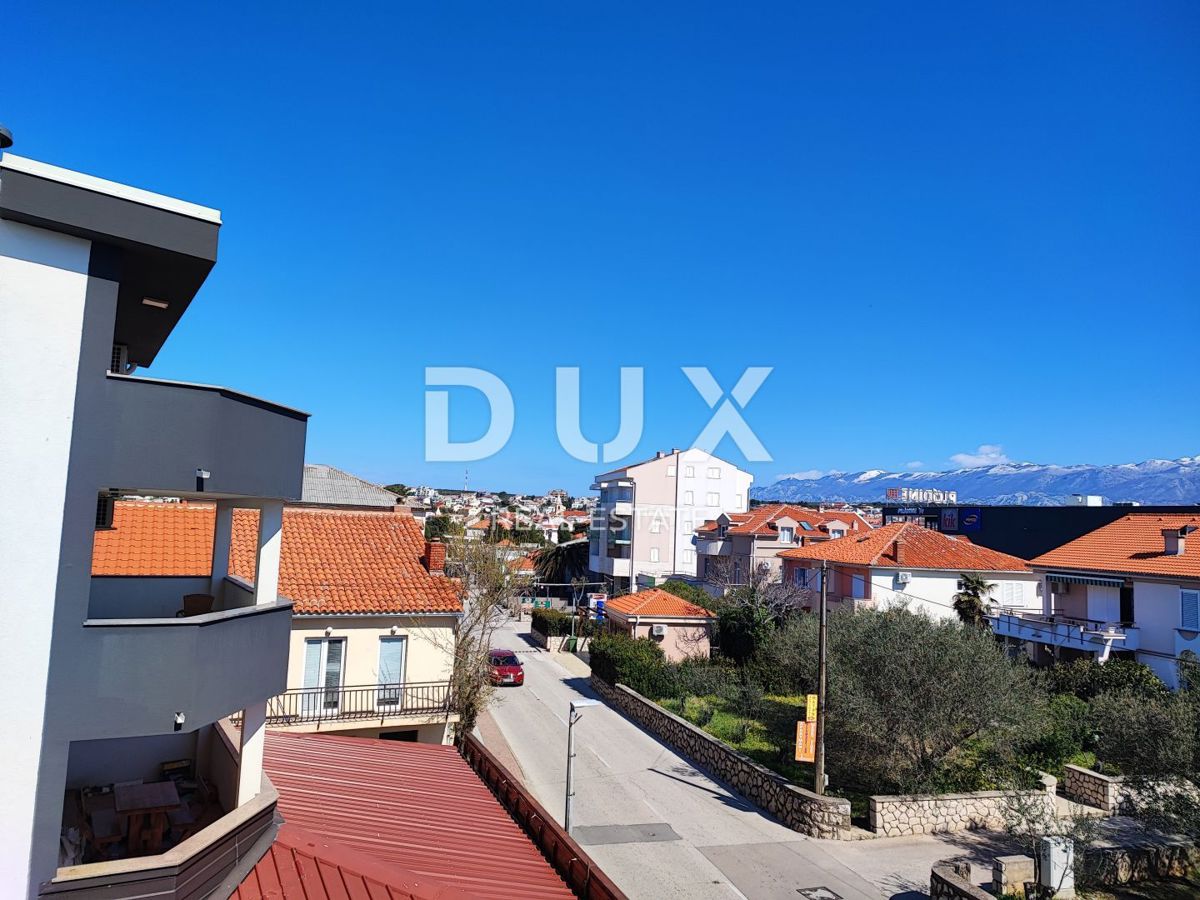 ISOLA DI PAG, NOVALJA, CENTRO - casa indipendente con tre appartamenti e piscina