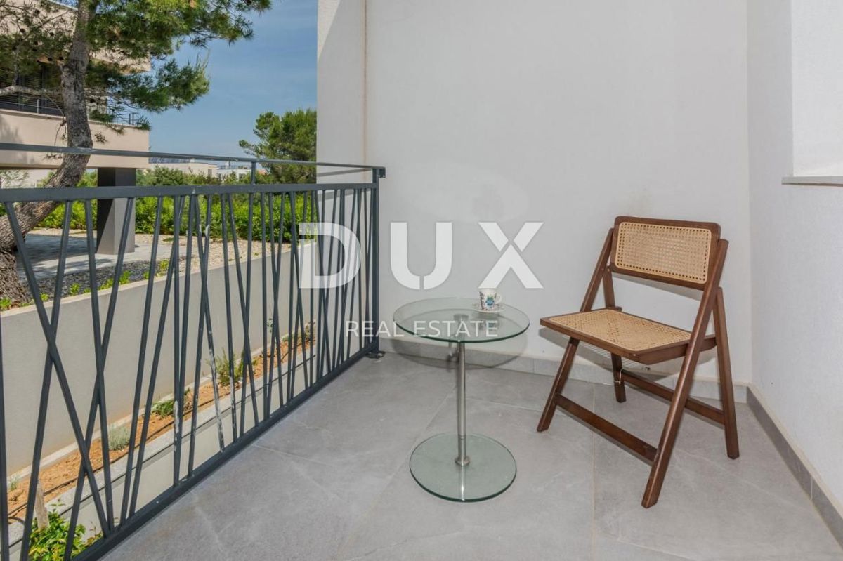 ZADAR, ZATON - Moderna casa a schiera in prima fila al mare B