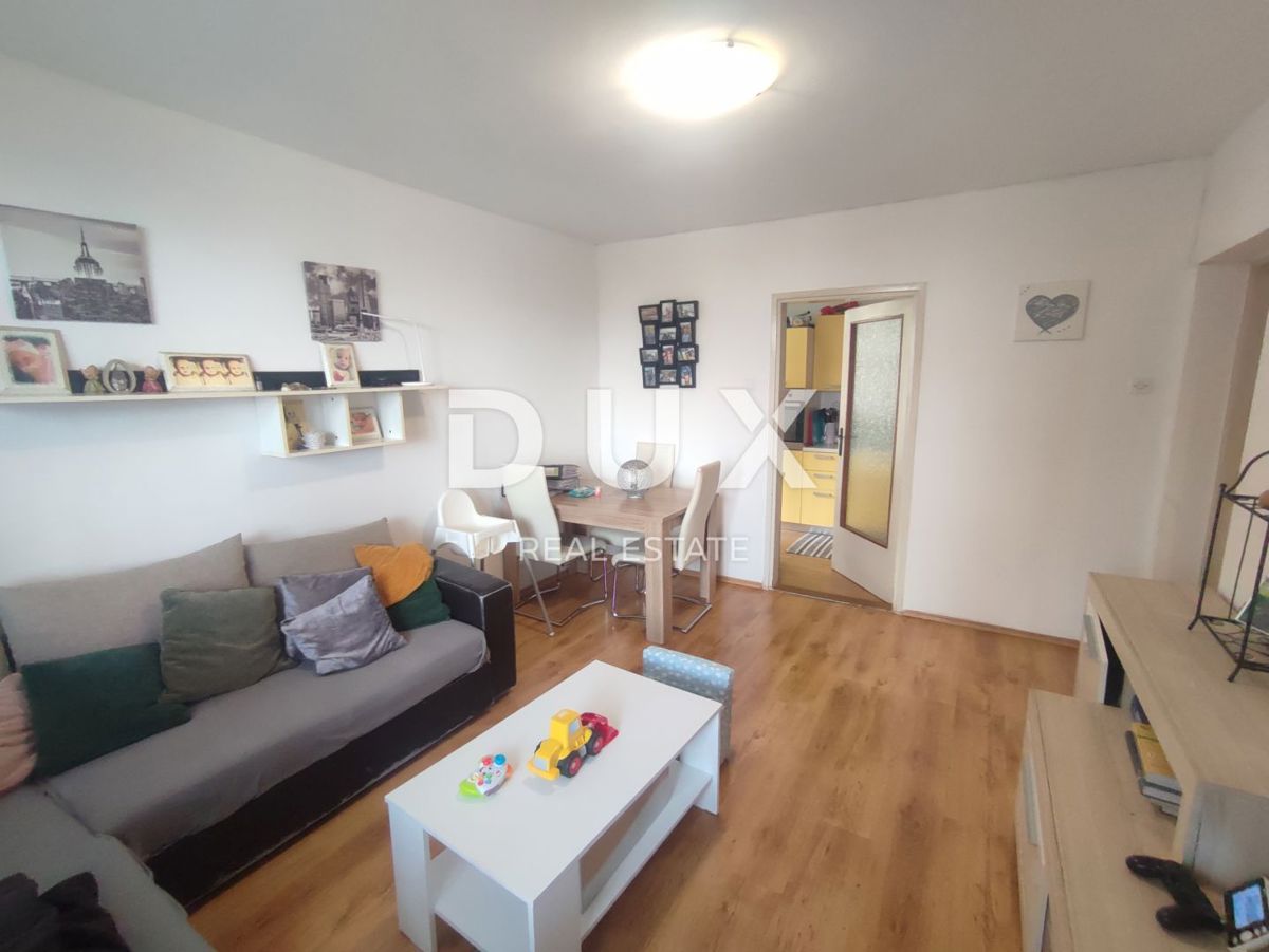POLA, VIDIKOVAC - 2 camere da letto + bagno. Appartamento al primo piano, pronto per essere abitato e ristrutturato, con ottima disposizione e potenziale.