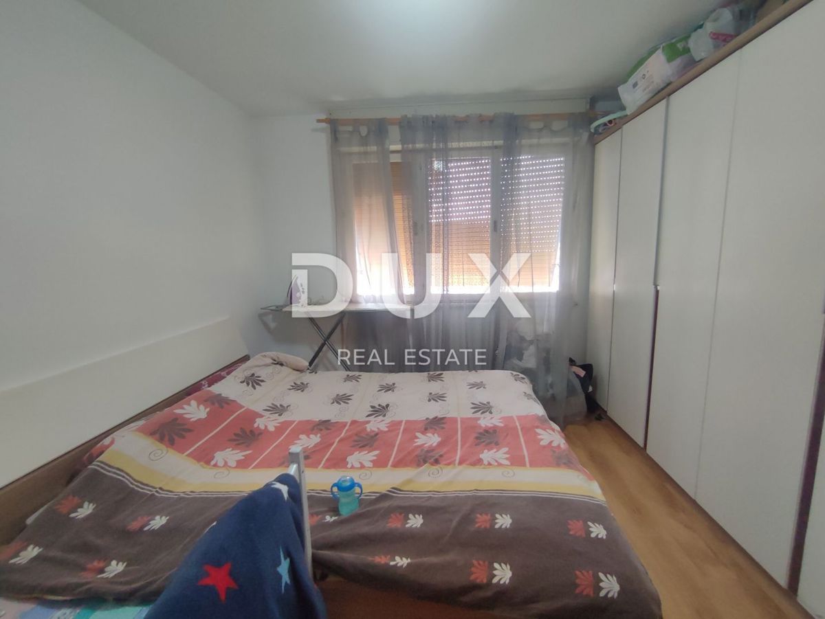 POLA, VIDIKOVAC - 2 camere da letto + bagno. Appartamento al primo piano, pronto per essere abitato e ristrutturato, con ottima disposizione e potenziale.