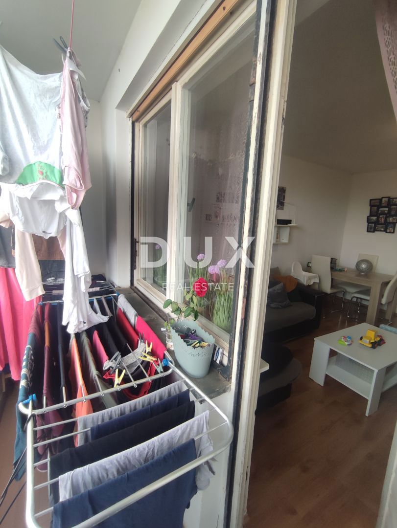 POLA, VIDIKOVAC - 2 camere da letto + bagno. Appartamento al primo piano, pronto per essere abitato e ristrutturato, con ottima disposizione e potenziale.