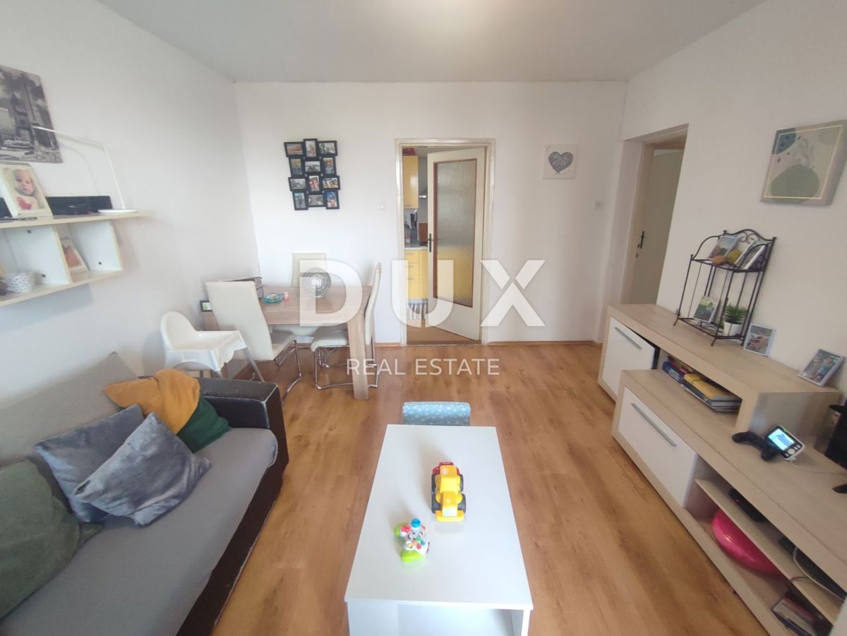 POLA, VIDIKOVAC - 2 camere da letto + bagno. Appartamento al primo piano, pronto per essere abitato e ristrutturato, con ottima disposizione e potenziale.