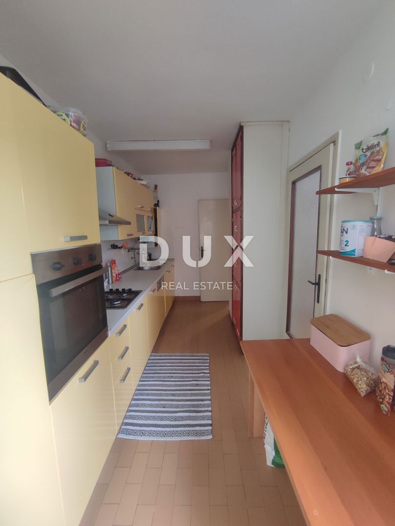 POLA, VIDIKOVAC - 2 camere da letto + bagno. Appartamento al primo piano, pronto per essere abitato e ristrutturato, con ottima disposizione e potenziale.