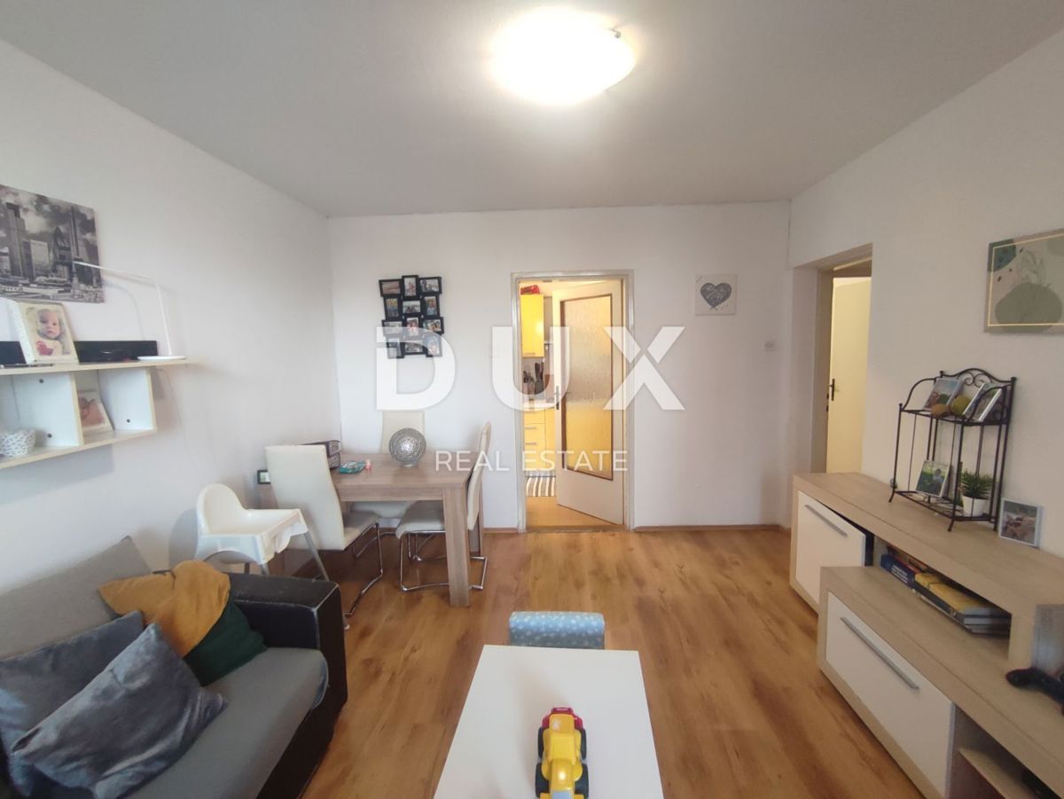 POLA, VIDIKOVAC - 2 camere da letto + bagno. Appartamento al primo piano, pronto per essere abitato e ristrutturato, con ottima disposizione e potenziale.