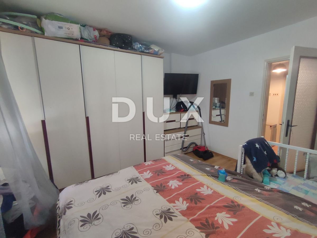 POLA, VIDIKOVAC - 2 camere da letto + bagno. Appartamento al primo piano, pronto per essere abitato e ristrutturato, con ottima disposizione e potenziale.