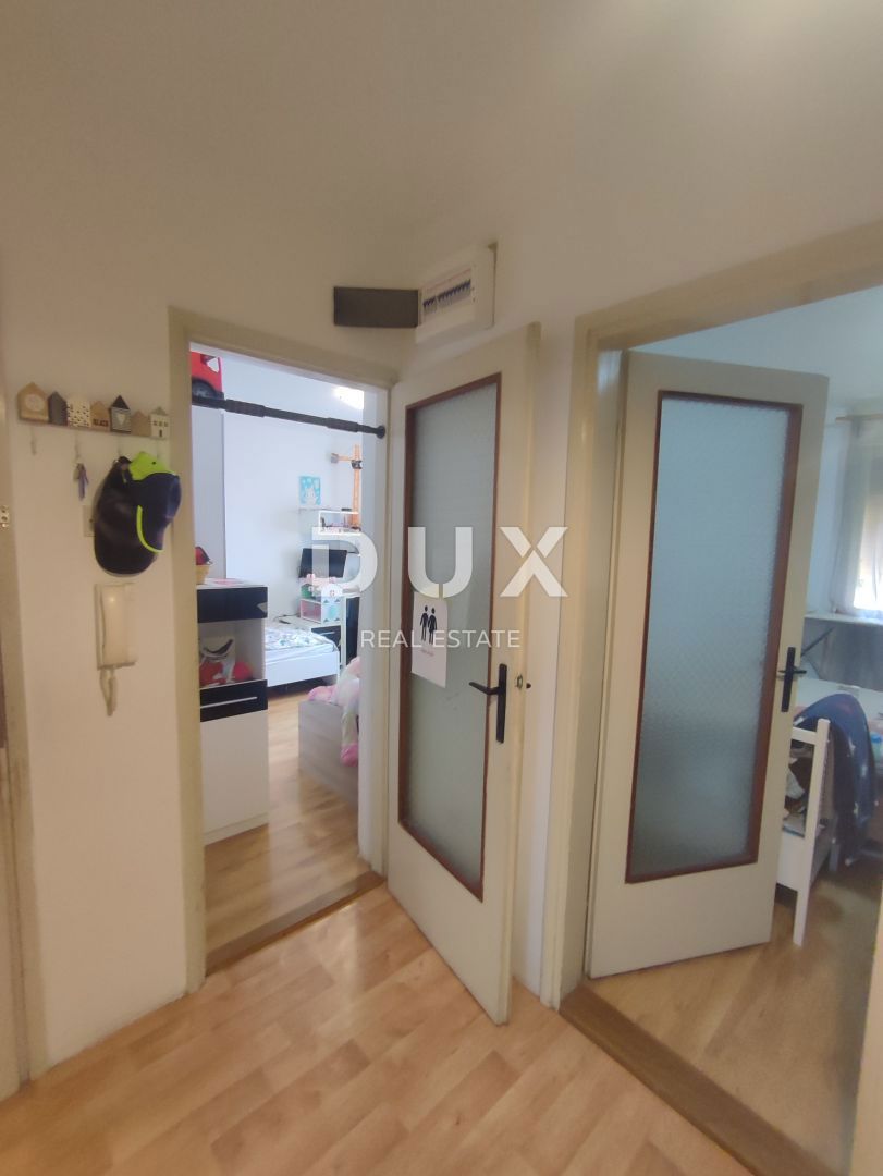 POLA, VIDIKOVAC - 2 camere da letto + bagno. Appartamento al primo piano, pronto per essere abitato e ristrutturato, con ottima disposizione e potenziale.