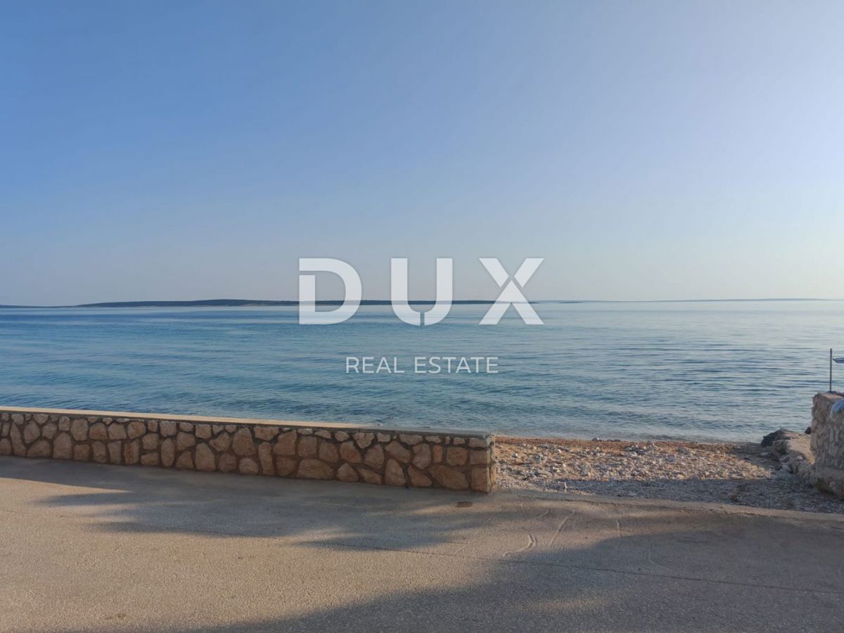 ISOLA DI PAG, MANDRE - appartamento esclusivo in un nuovo edificio con terrazza e giardino, proprio accanto alla costa e con vista panoramica sul mare