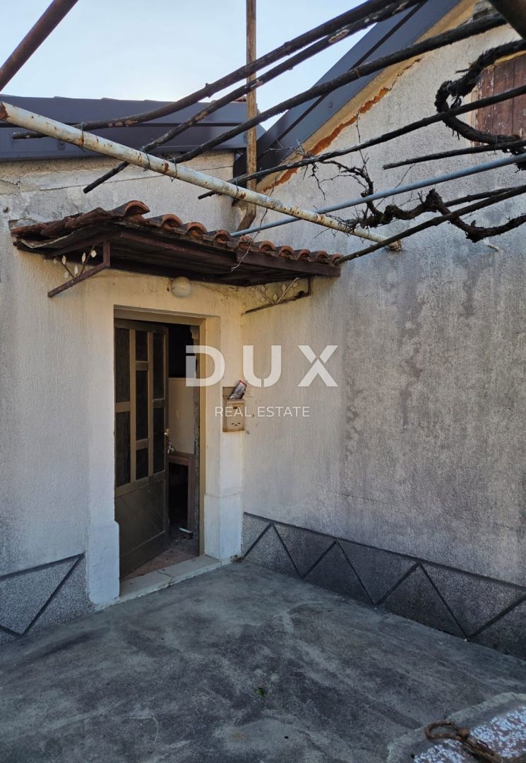 RIJEKA, VIŠKOVO - casa e annesso + cortile con vista mare! OPPORTUNITÀ!
