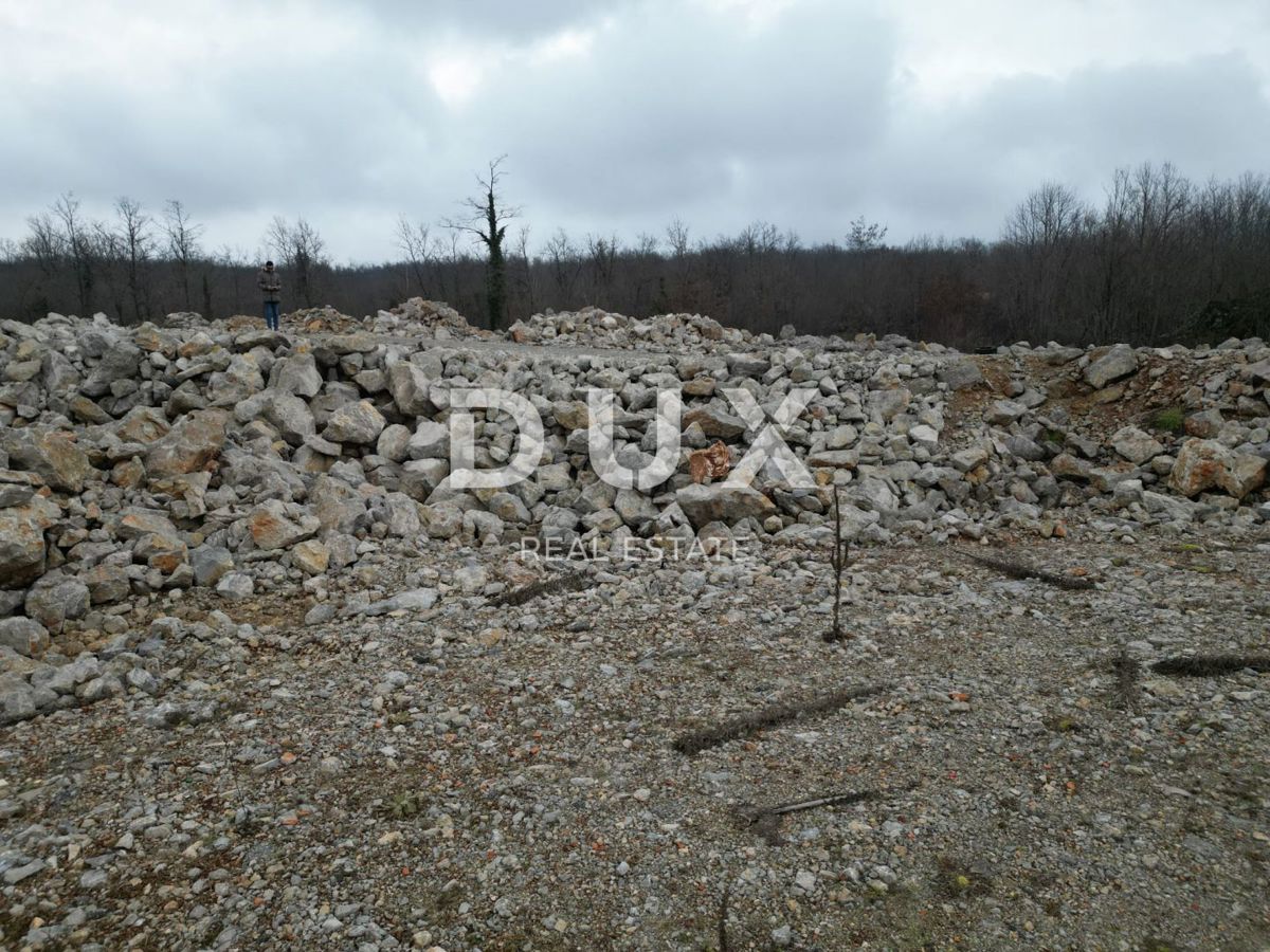 MATULJI, PERMANI - Terreno edificabile di 16000 m2 nella zona di lavoro per magazzini/capannoni, ZONA M