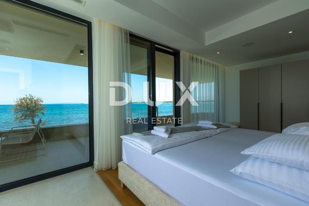 ZADAR, ZATON - villa prima fila al mare