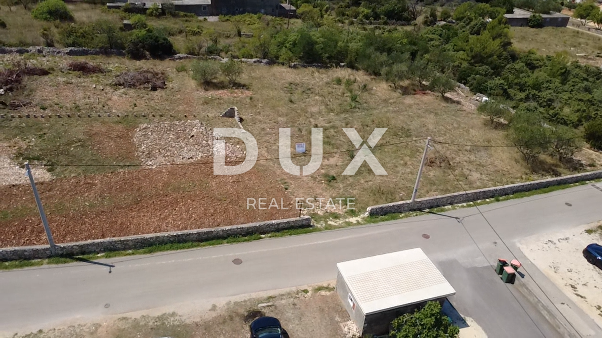 ZADAR, VRSI - Terreno edificabile 717 m², infrastrutture adiacenti al terreno!