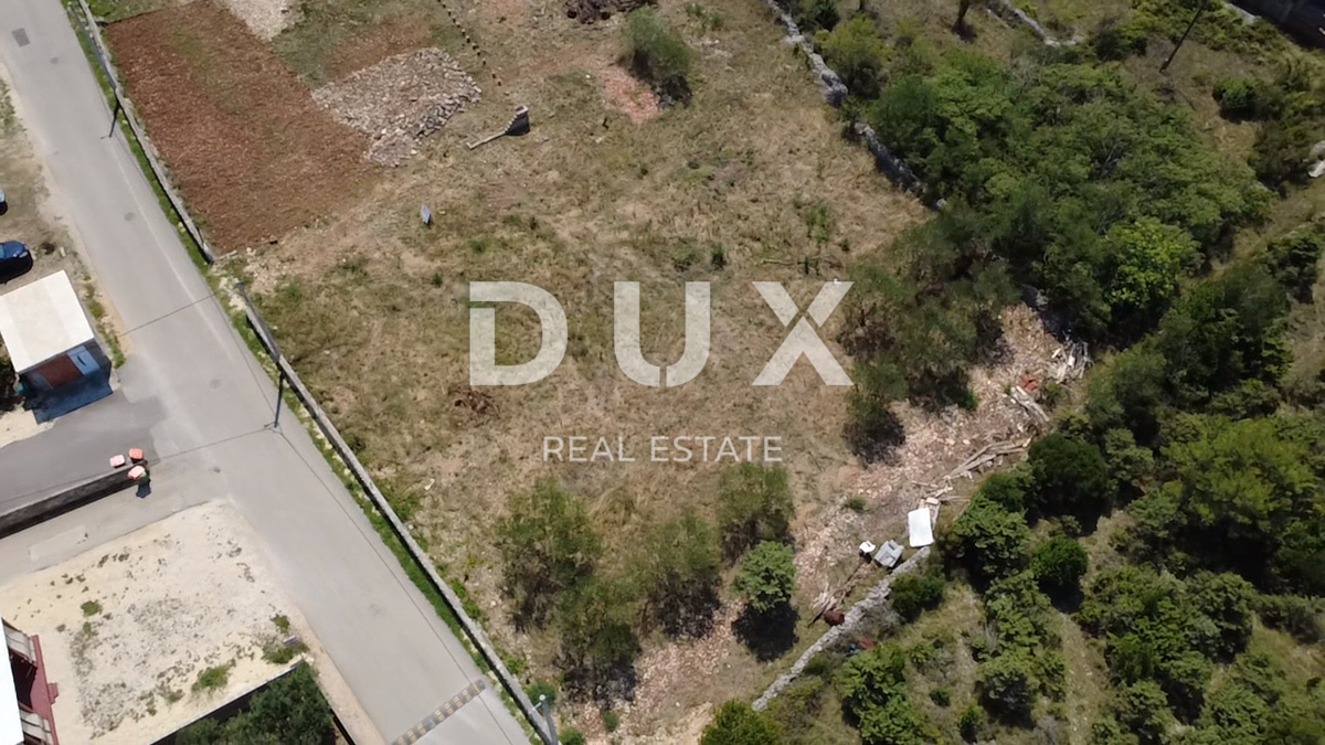 ZADAR, VRSI - Terreno edificabile 717 m², infrastrutture adiacenti al terreno!