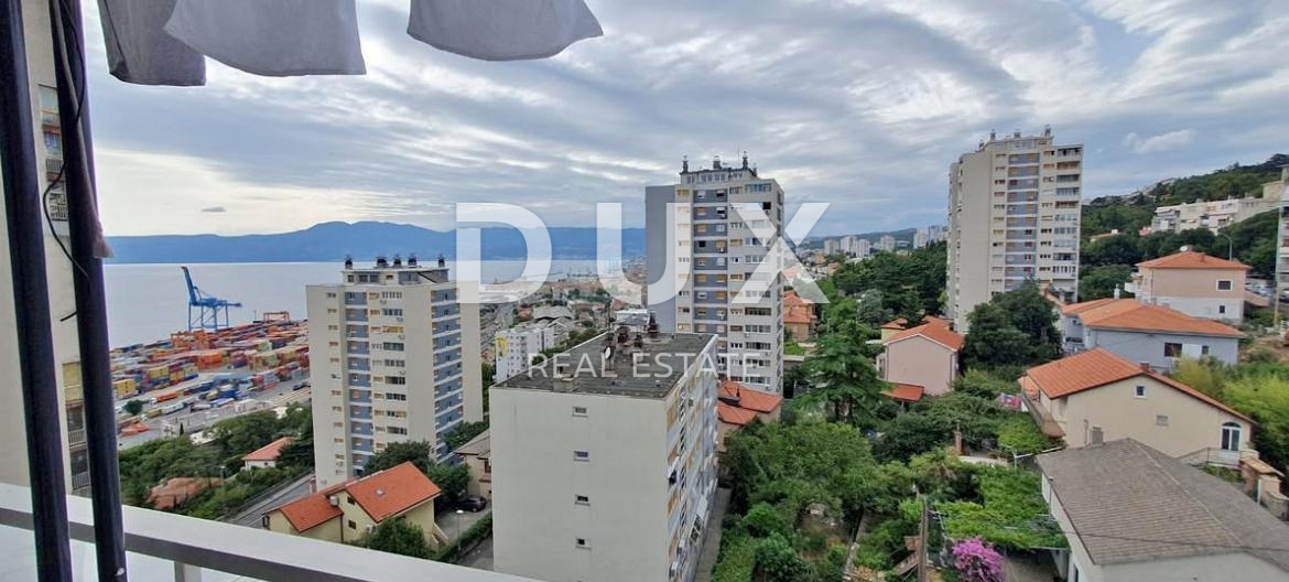 RIJEKA, CRIMEA - Spazioso e luminoso appartamento con 2 camere da letto e letto matrimoniale, vista mare e ottima posizione!!