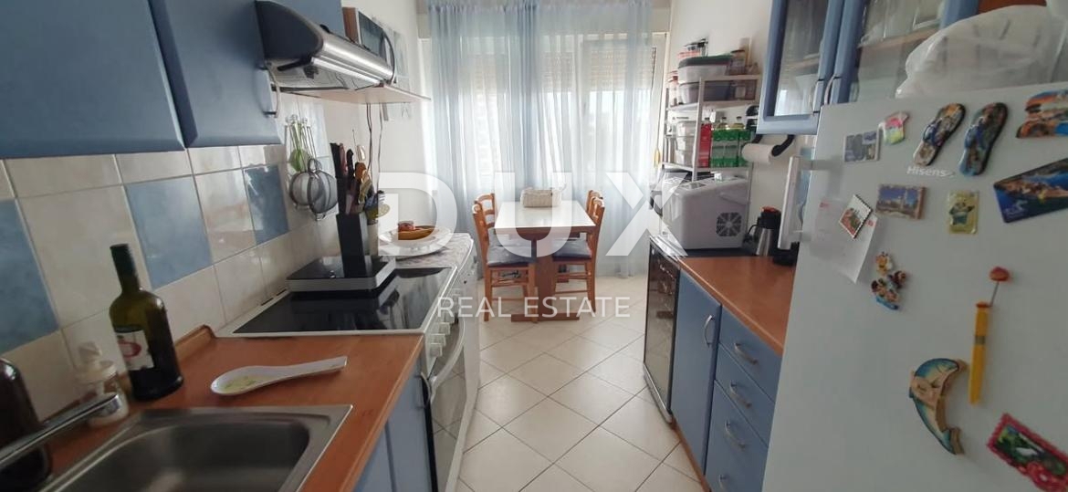 RIJEKA, CRIMEA - Spazioso e luminoso appartamento con 2 camere da letto e letto matrimoniale, vista mare e ottima posizione!!