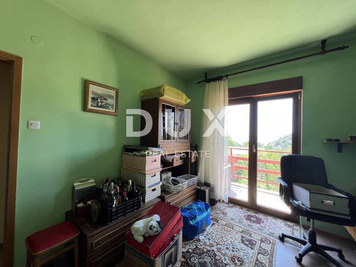 RIJEKA - appartamento di 179 m2 con giardino di 550 m2