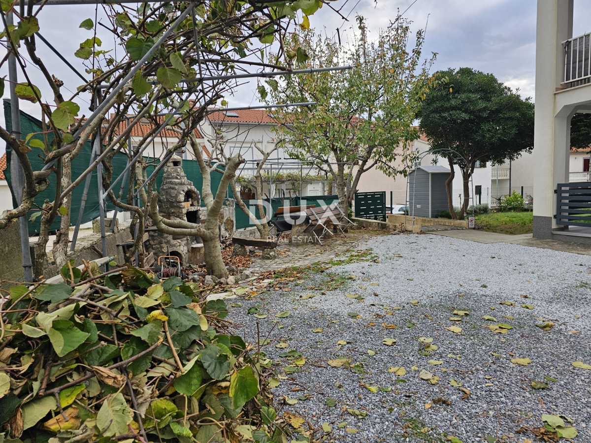ISOLA DI KRK, CITTÀ DI KRK - Appartamento ideale al piano terra con parcheggio