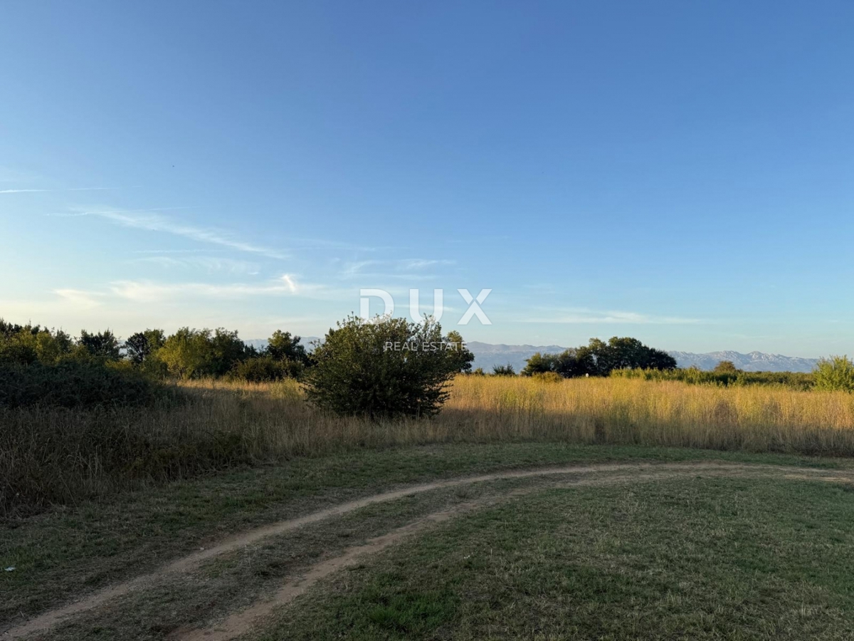 ZADAR, SMILČIĆ - Terreno agricolo lungo la strada principale
