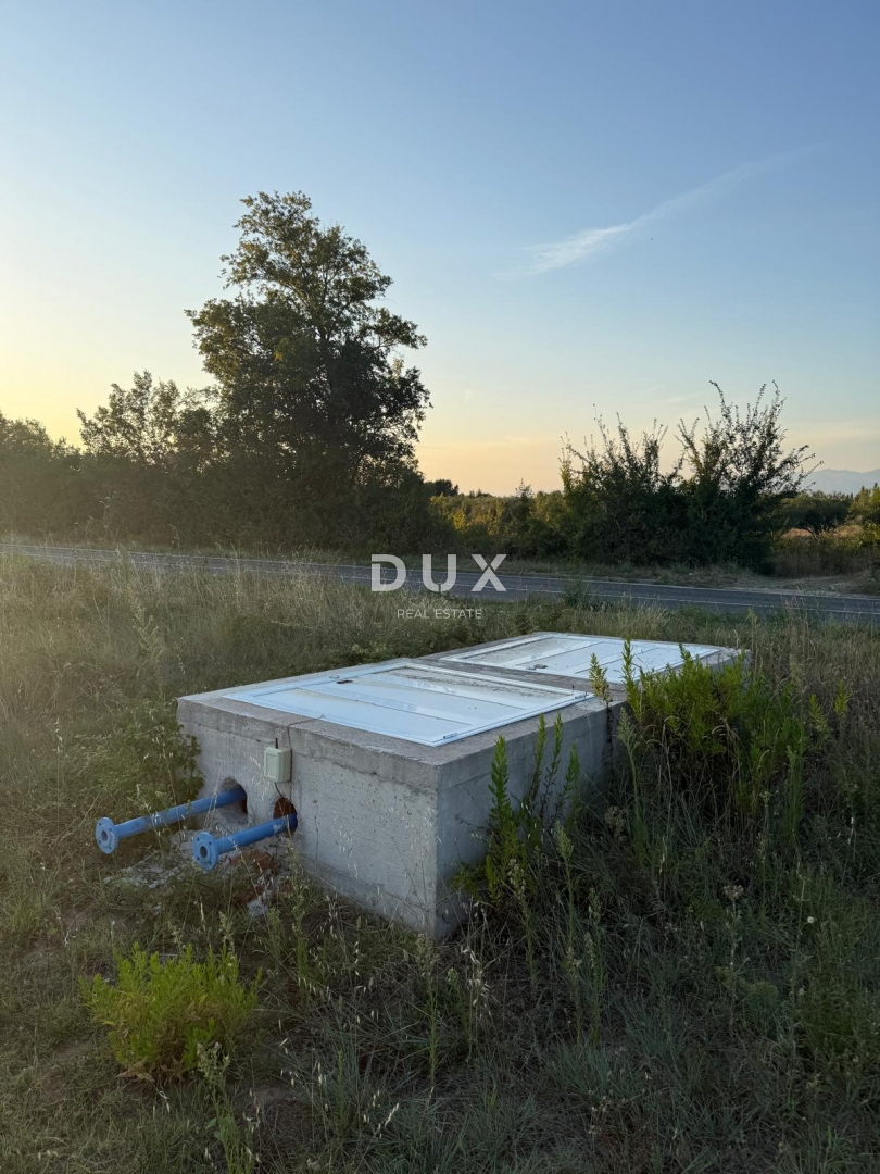 ZADAR, SMILČIĆ - Terreno agricolo lungo la strada principale