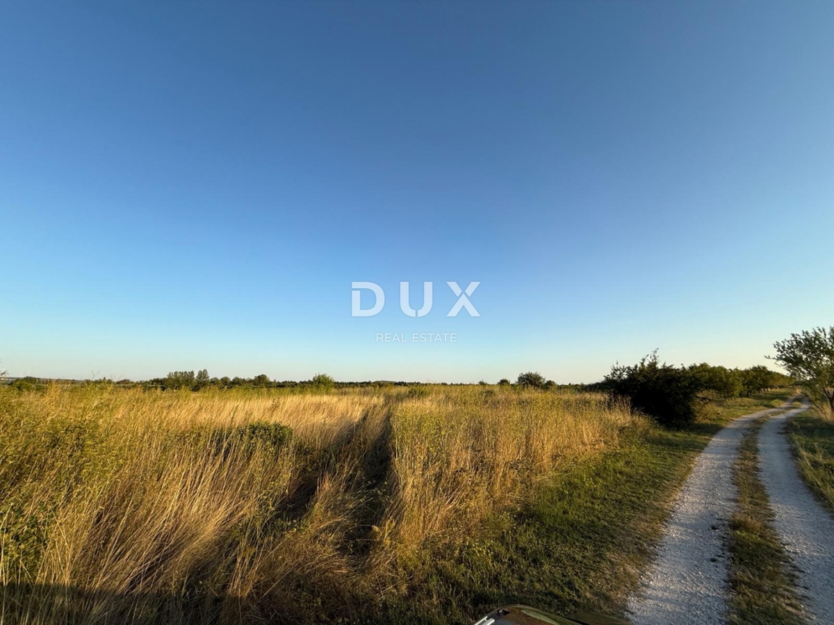 ZADAR, SMILČIĆ - Terreno agricolo lungo la strada principale