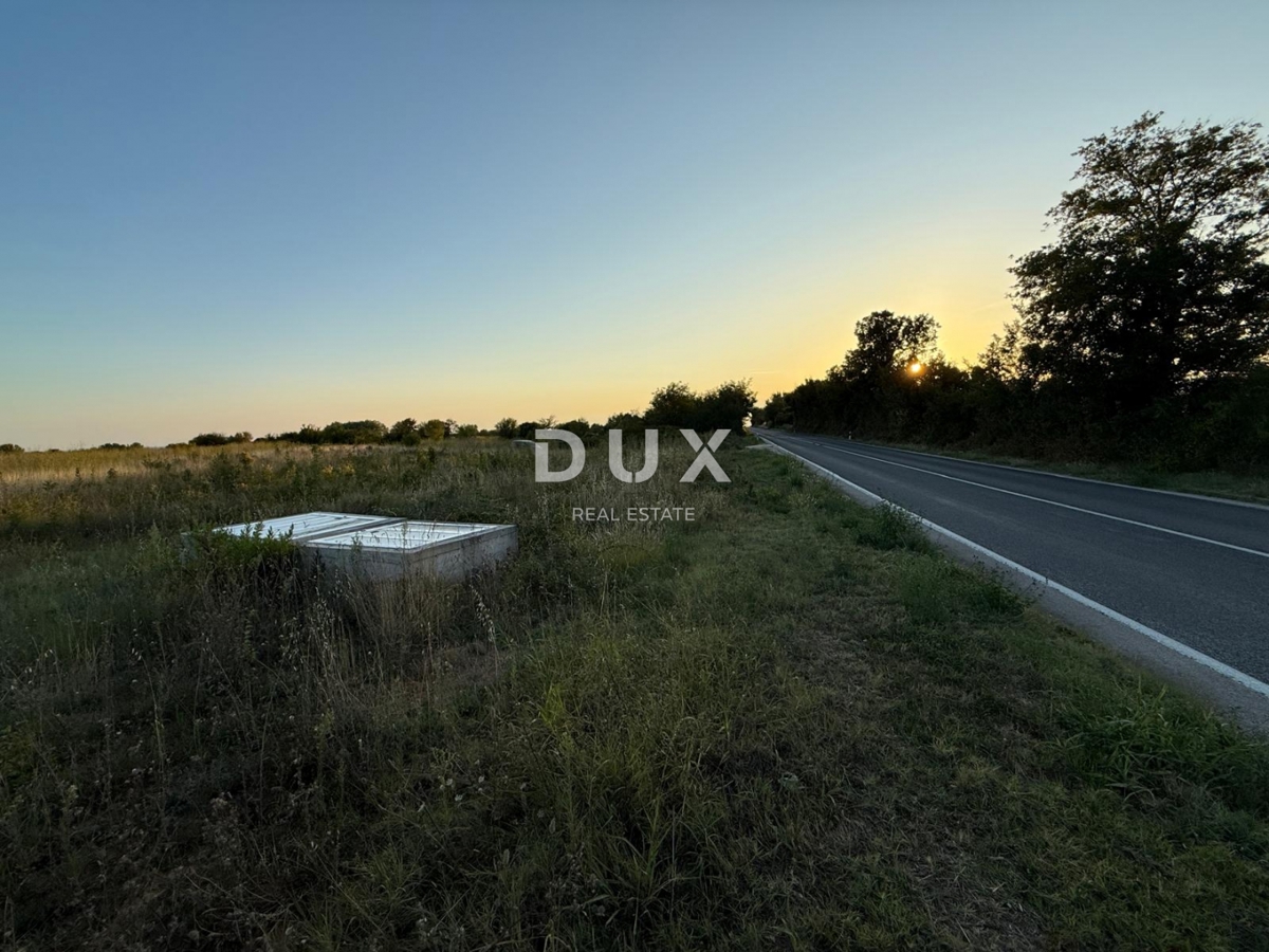 ZADAR, SMILČIĆ - Terreno agricolo lungo la strada principale