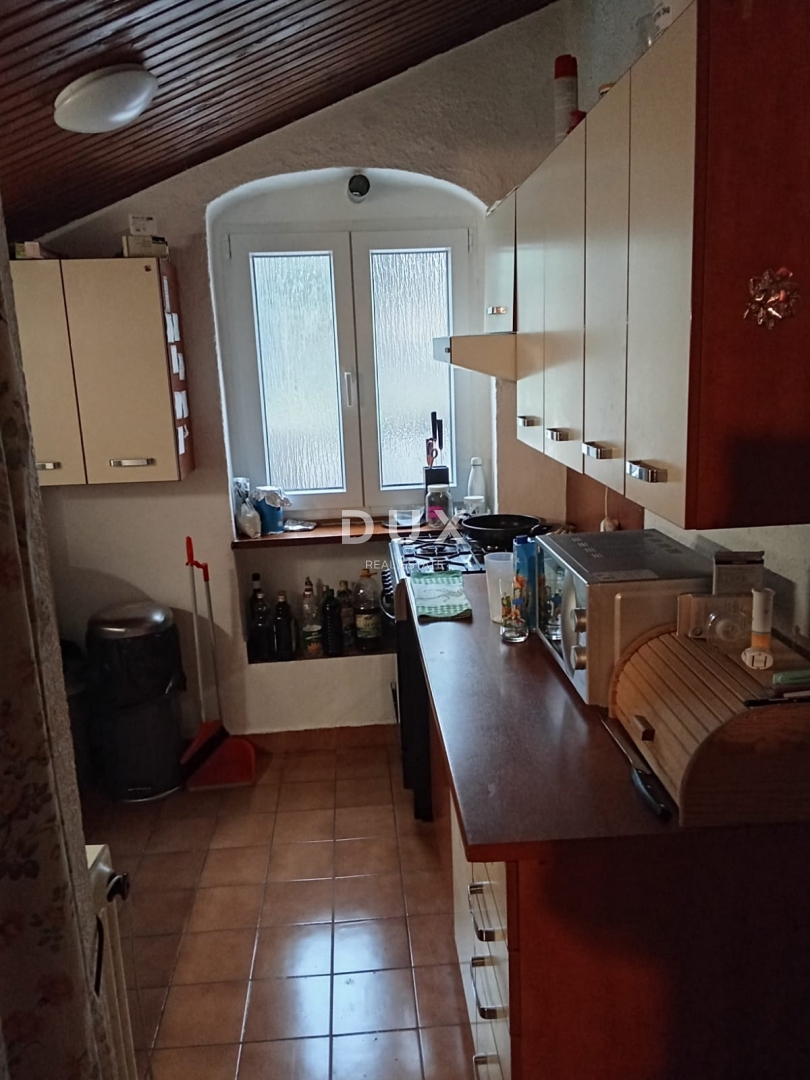 ABBAZIA, MATULJI, JURDANI - casa con garage e giardino di 863 m2!!! OPPORTUNITÀ!!!