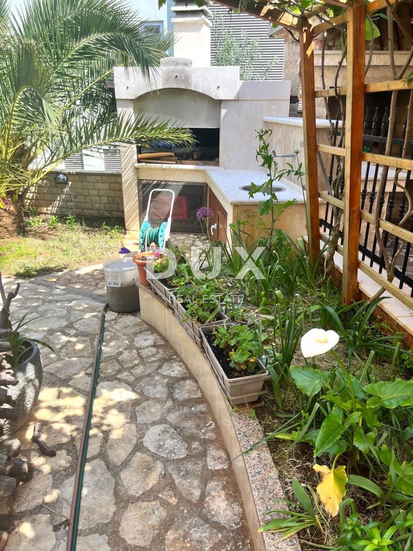 ISTRIA, PREMANTURA - Casa con garage vicino alla spiaggia e a Capo Kamenjak