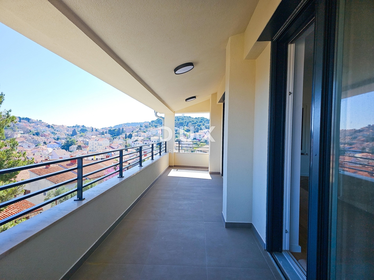 MALI LOŠINJ, CENTRO - Attico unico a 100 metri dal mare!