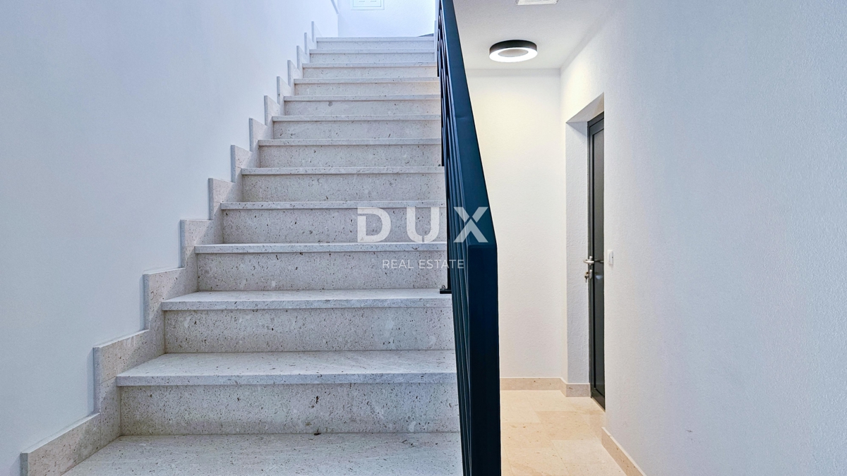 MALI LOŠINJ, CENTRO - Attico unico a 100 metri dal mare!