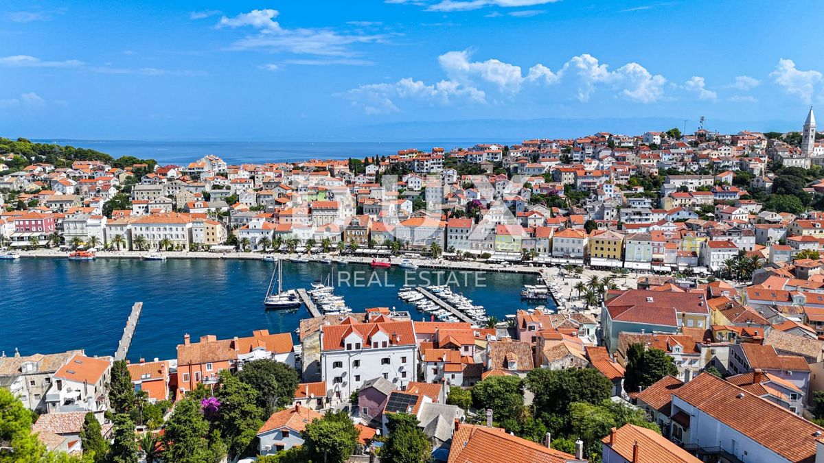 MALI LOŠINJ, CENTRO - Attico unico a 100 metri dal mare!