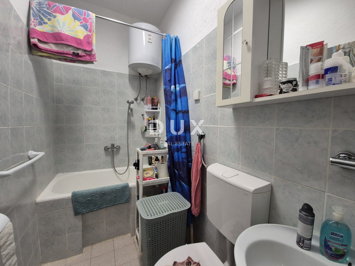 PAG, CITTÀ DI PAG - Spaziosa casa con vista panoramica sul mare e sul Velebit