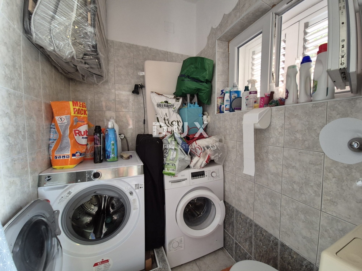 PAG, CITTÀ DI PAG - Spaziosa casa con vista panoramica sul mare e sul Velebit