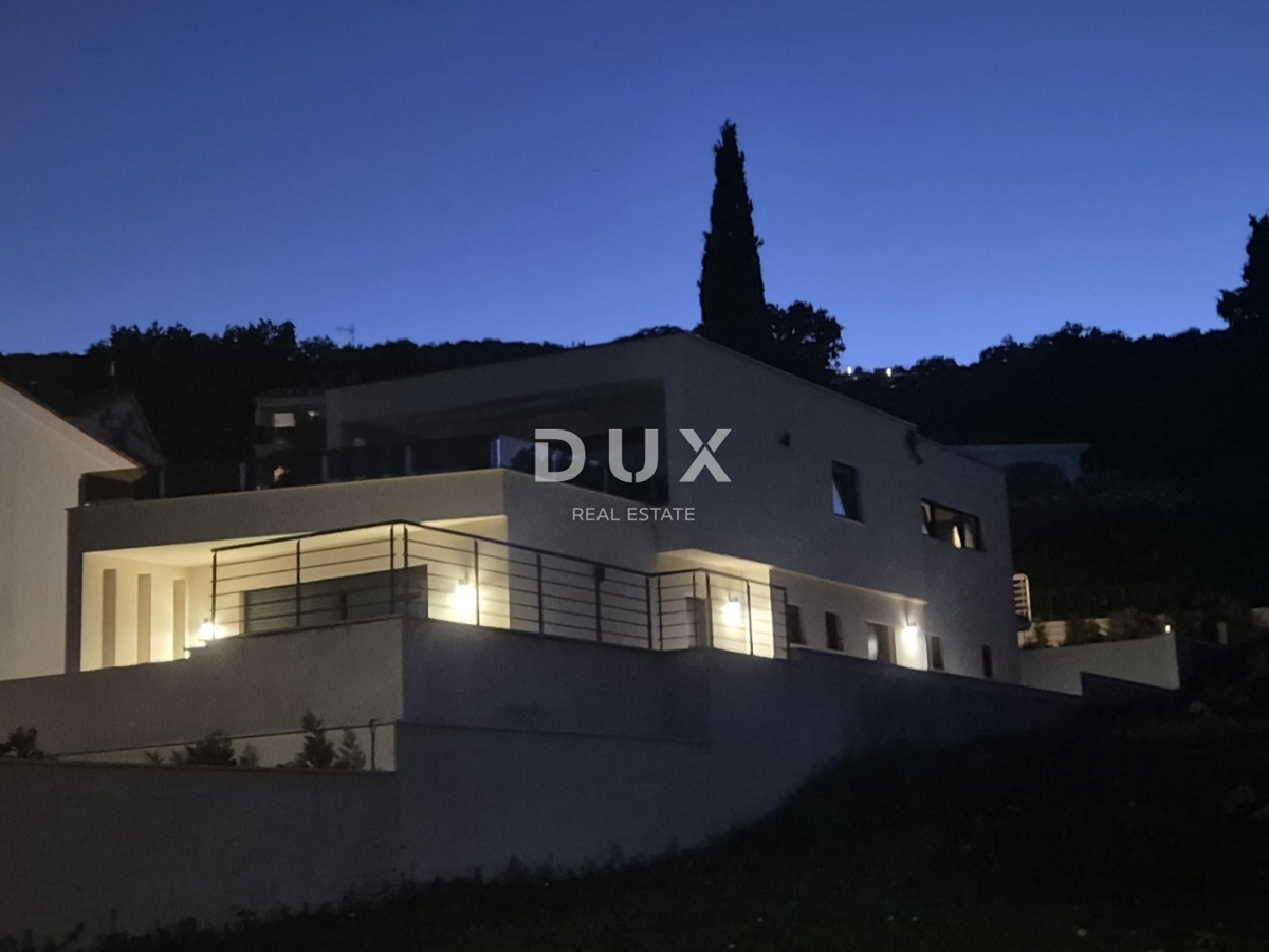 ABBAZIA, LOVRAN - appartamento di lusso di 94 m2 al primo piano, a 300 m dal mare