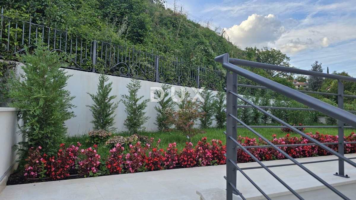 ABBAZIA, LOVRAN - appartamento di lusso di 94 m2 al primo piano, a 300 m dal mare