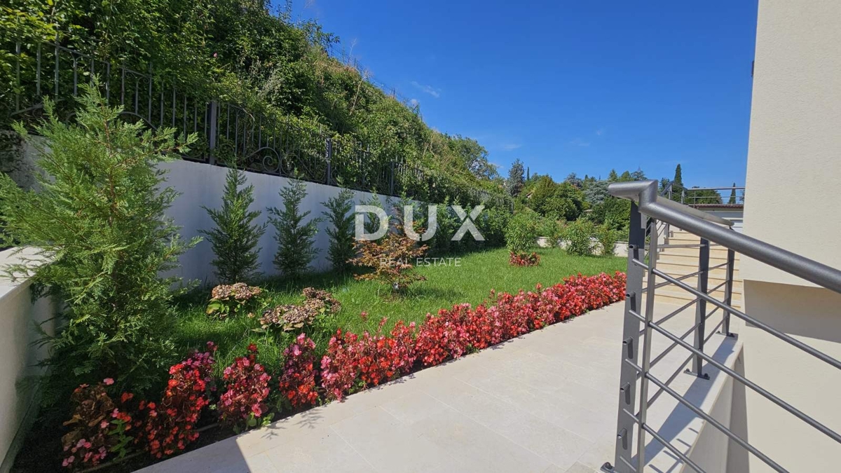 ABBAZIA, LOVRAN - appartamento di lusso di 94 m2 al primo piano, a 300 m dal mare