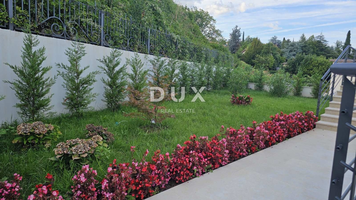 ABBAZIA, LOVRAN - appartamento di lusso di 94 m2 al primo piano, a 300 m dal mare