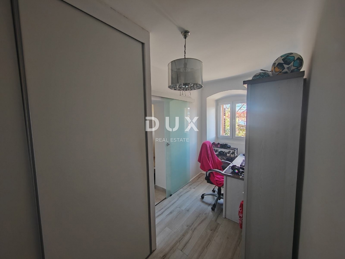 OPATIJA, VOLOSKO - elegante proprietà con due appartamenti a pochi passi dal mare, 87m2