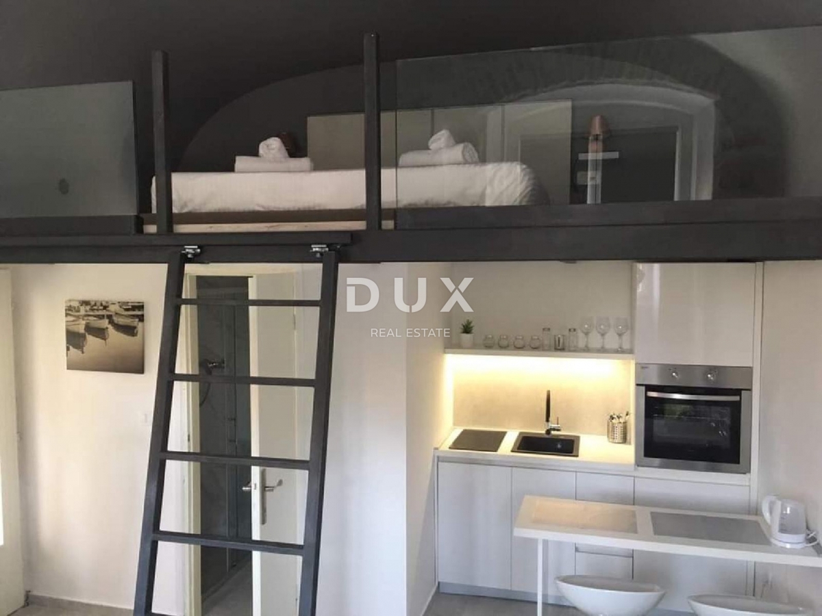 OPATIJA, VOLOSKO - elegante proprietà con due appartamenti a pochi passi dal mare, 87m2