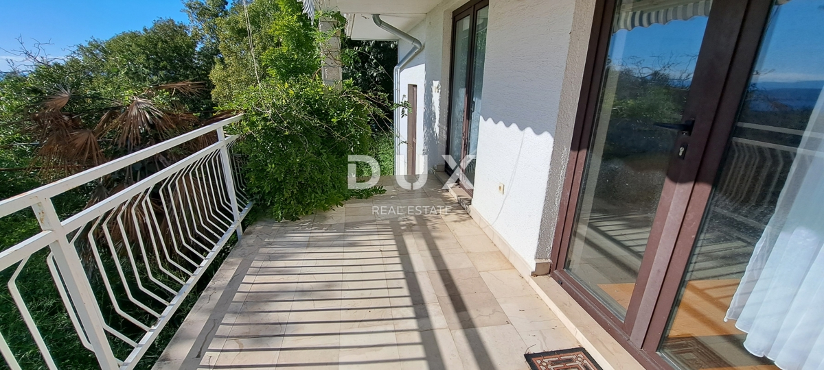 CRIKVENICA - casa bifamiliare con vista panoramica su Krk e sul mare