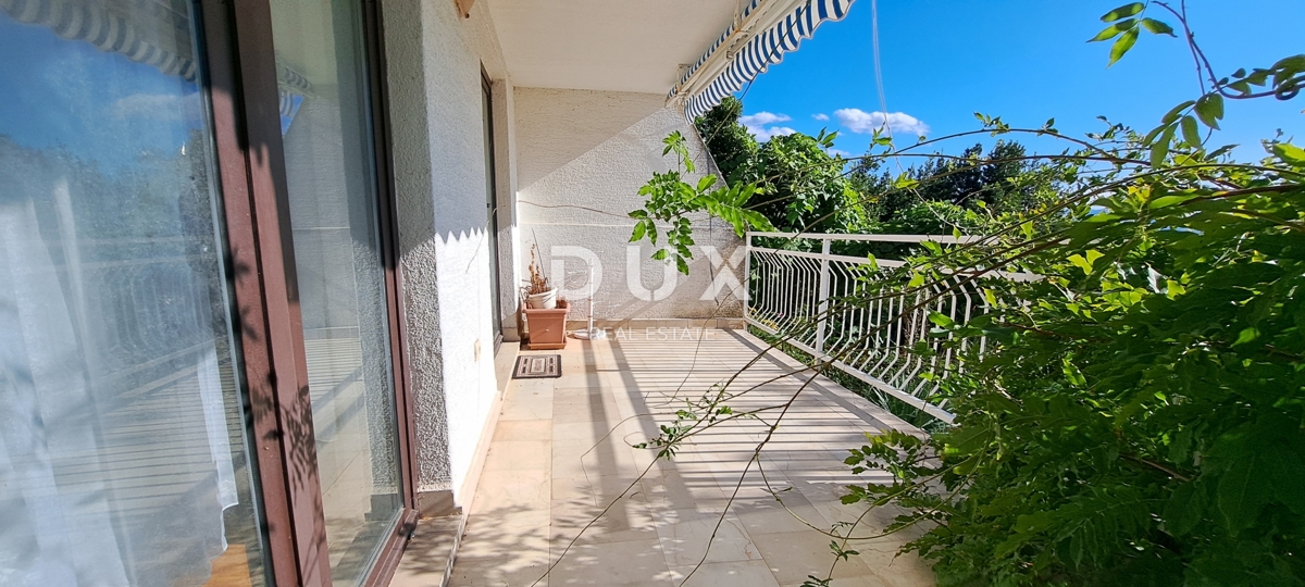 CRIKVENICA - casa bifamiliare con vista panoramica su Krk e sul mare