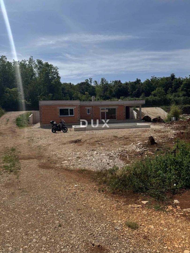 ISTRIA, LABIN - Casa nel bosco (incompiuta), vicino a Labin, 152m2